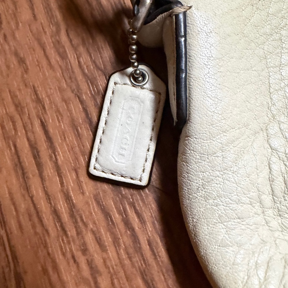 Coach Leather Women's Bag - Picture 3 of 4